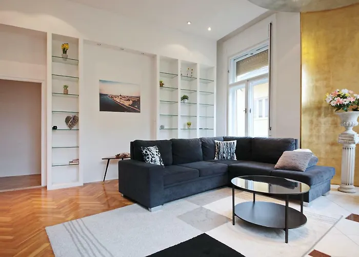Luxury Gold Plated Suite In Calm Central Location