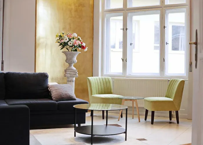 Luxury Gold Plated Suite In Calm Central Location